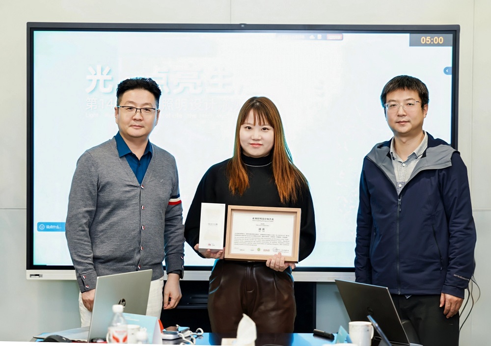 8.頒發榮譽證書.jpg